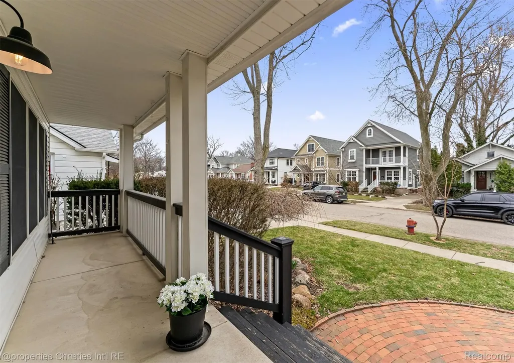 16268 Kirkshire Avenue Beverly Hills Village MI 48025