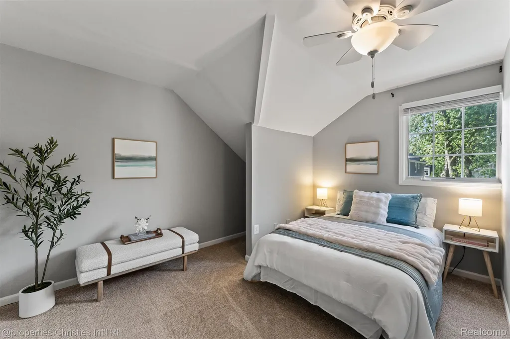 16268 Kirkshire Avenue Beverly Hills Village MI 48025