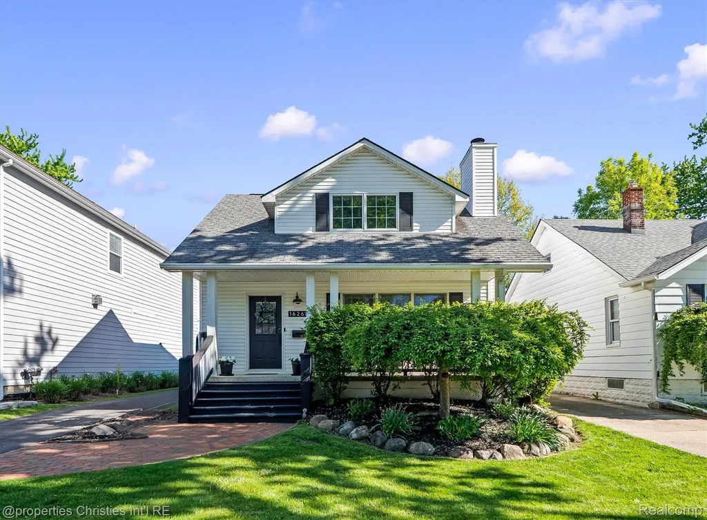 16268 Kirkshire Avenue Beverly Hills Village MI 48025