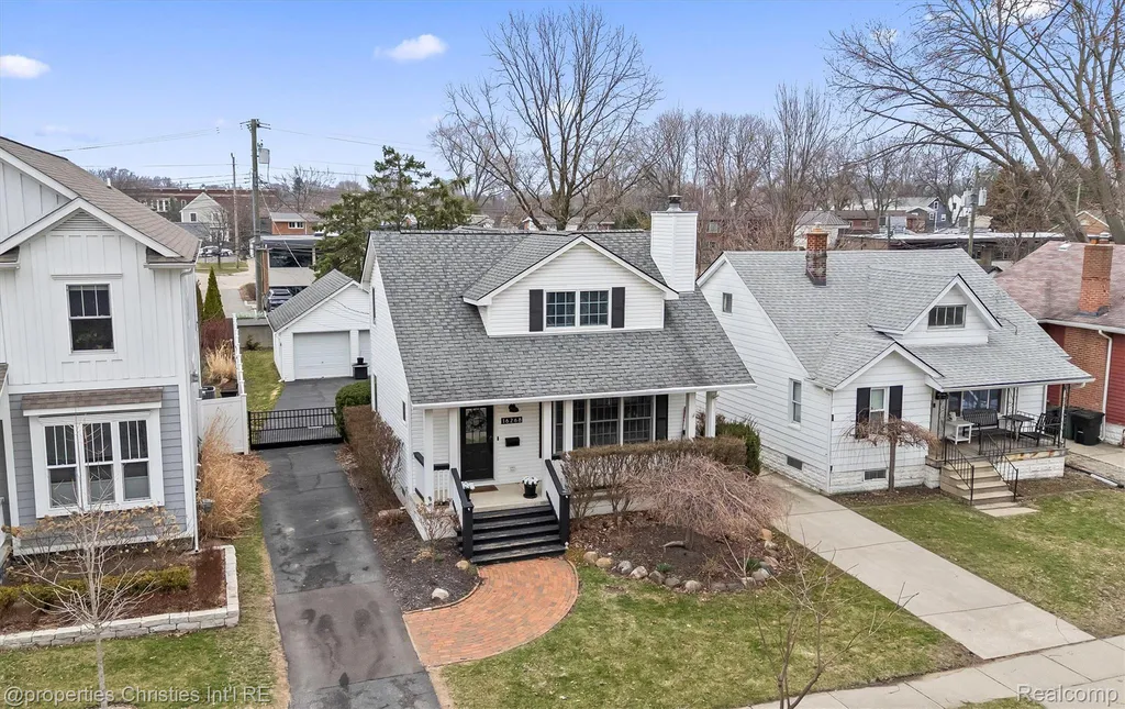 16268 Kirkshire Avenue Beverly Hills Village MI 48025
