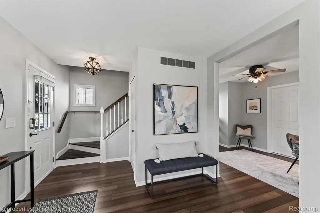 16268 Kirkshire Avenue Beverly Hills Village MI 48025