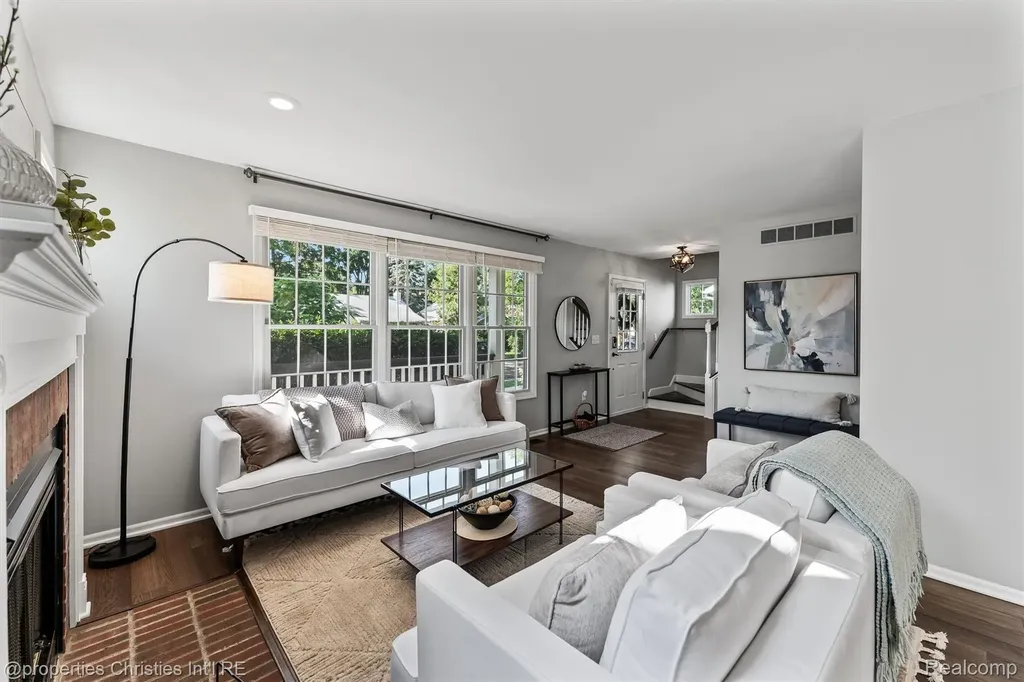 16268 Kirkshire Avenue Beverly Hills Village MI 48025
