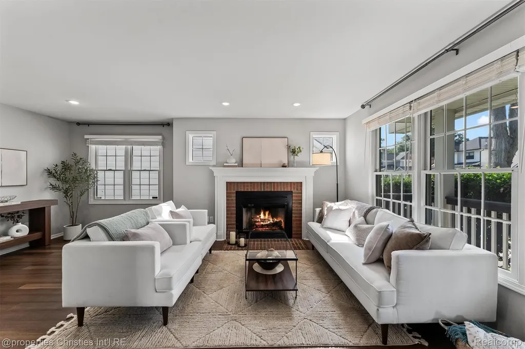 16268 Kirkshire Avenue Beverly Hills Village MI 48025