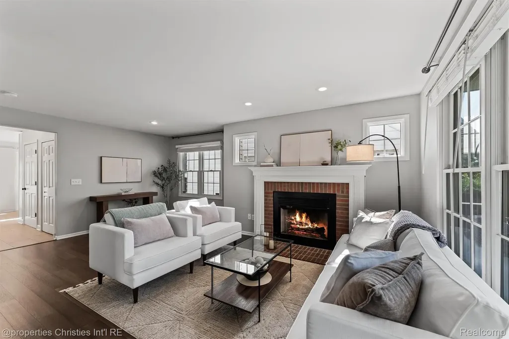 16268 Kirkshire Avenue Beverly Hills Village MI 48025