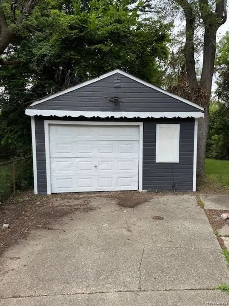 15729 Greenfield Road Detroit City MI 48227