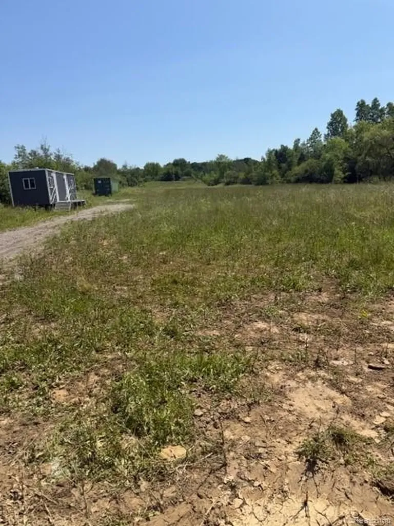 3199 S Elms Road Flint Charter Township MI 48473
