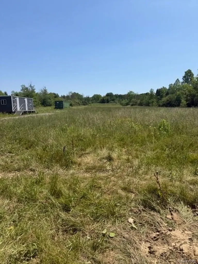 3199 S Elms Road Flint Charter Township MI 48473