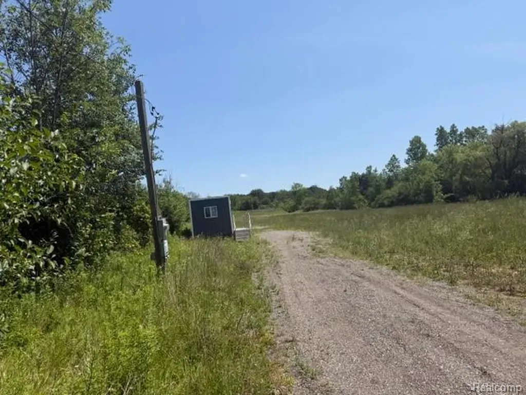 3199 S Elms Road Flint Charter Township MI 48473