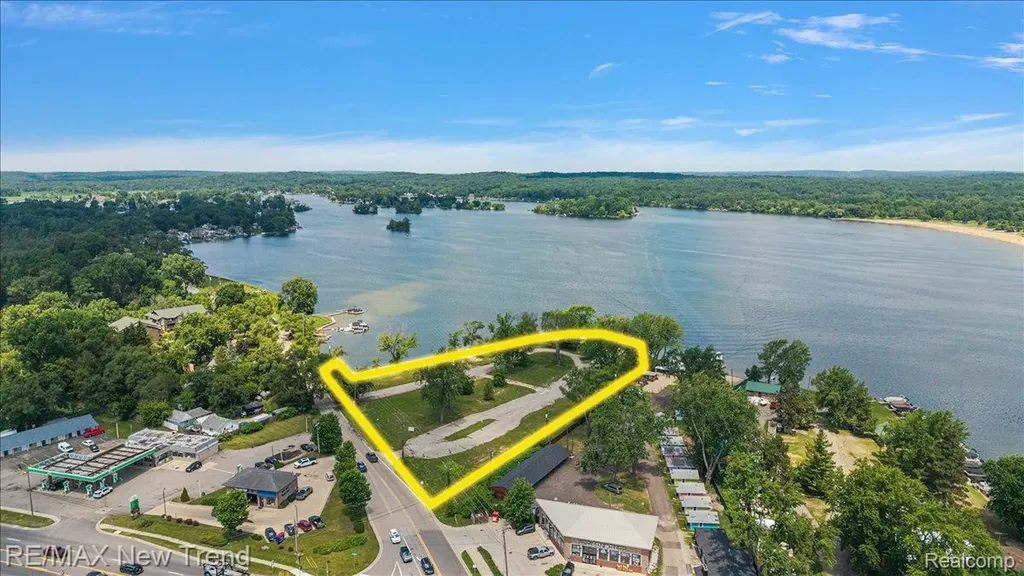 8300 Pontiac Lake Road White Lake Charter Township MI 48386