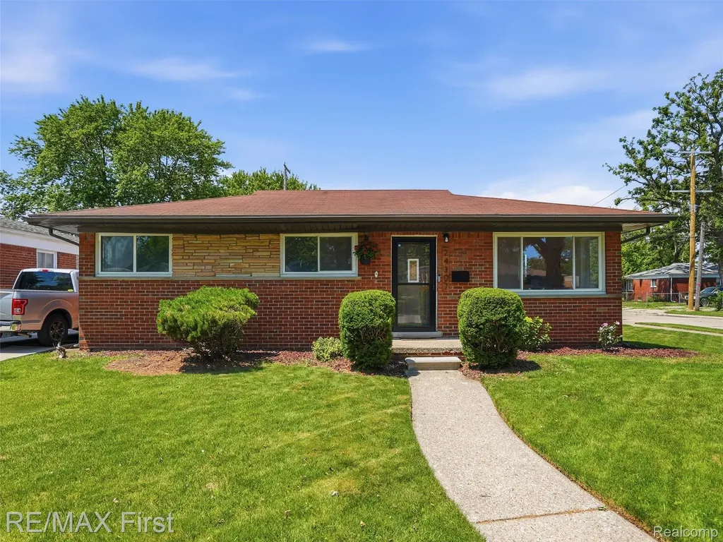 24307 Teppert Avenue Eastpointe City MI 48021
