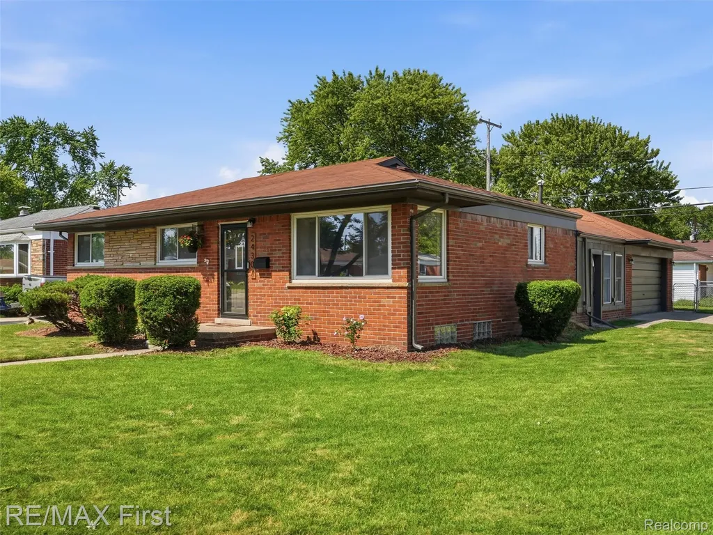 24307 Teppert Avenue Eastpointe City MI 48021