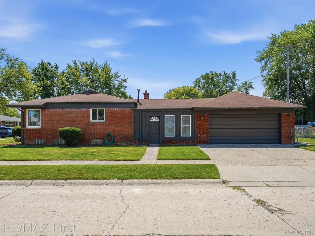 24307 Teppert Avenue Eastpointe City MI 48021