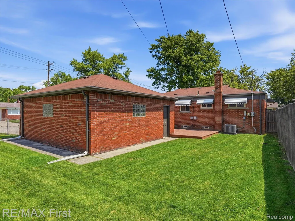 24307 Teppert Avenue Eastpointe City MI 48021