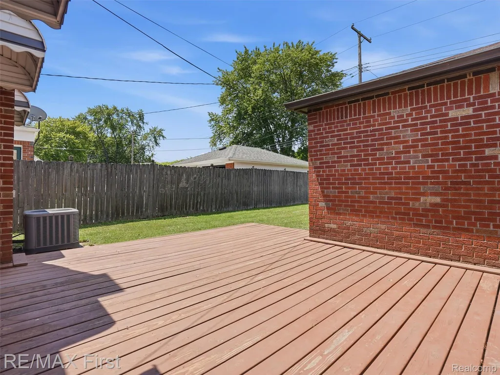 24307 Teppert Avenue Eastpointe City MI 48021