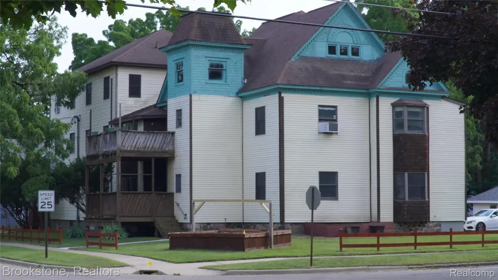510 Pleasant Street Charlotte City MI 48813