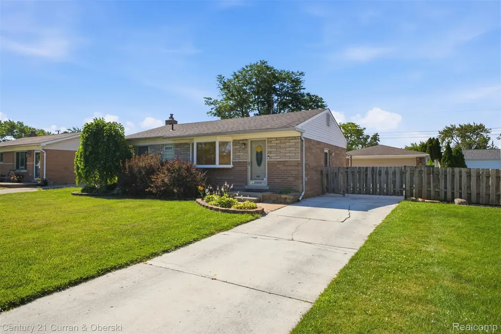 18018 Cloverdale Drive Clinton Charter Township MI 48035