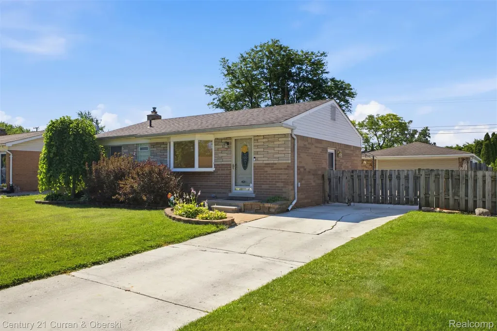 18018 Cloverdale Drive Clinton Charter Township MI 48035