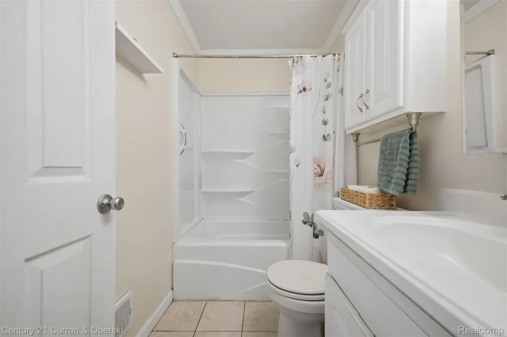 18018 Cloverdale Drive Clinton Charter Township MI 48035