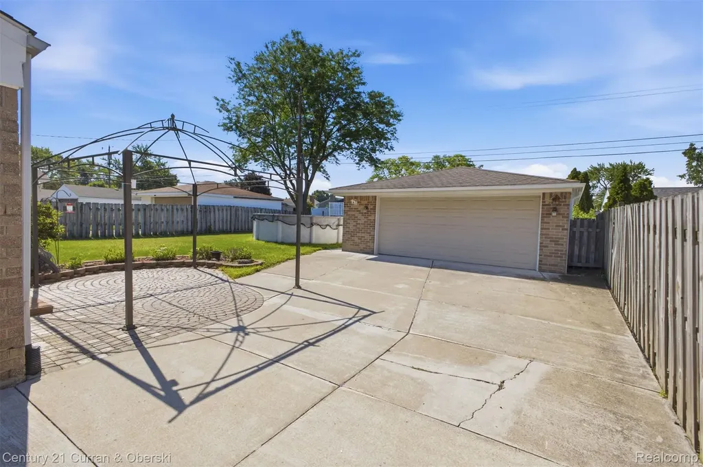18018 Cloverdale Drive Clinton Charter Township MI 48035