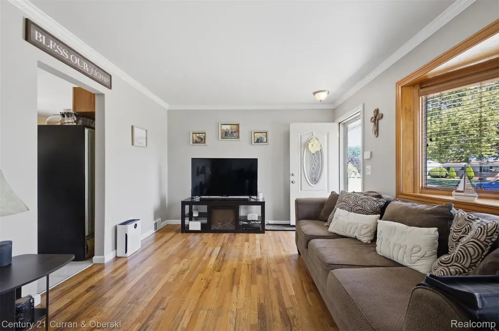 18018 Cloverdale Drive Clinton Charter Township MI 48035