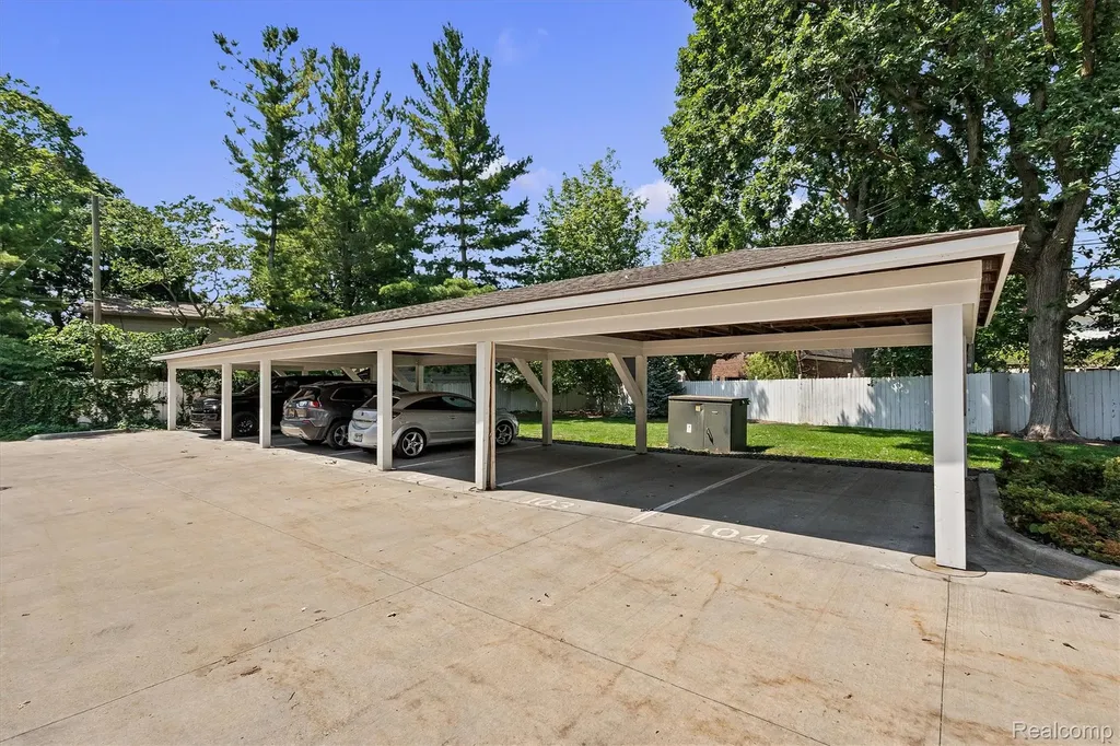 662 Purdy Street Birmingham City MI 48009