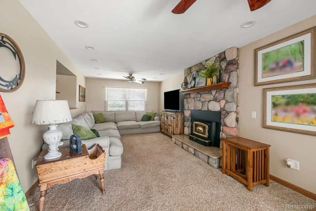 33630 Viceroy Drive Sterling Heights City MI 48310