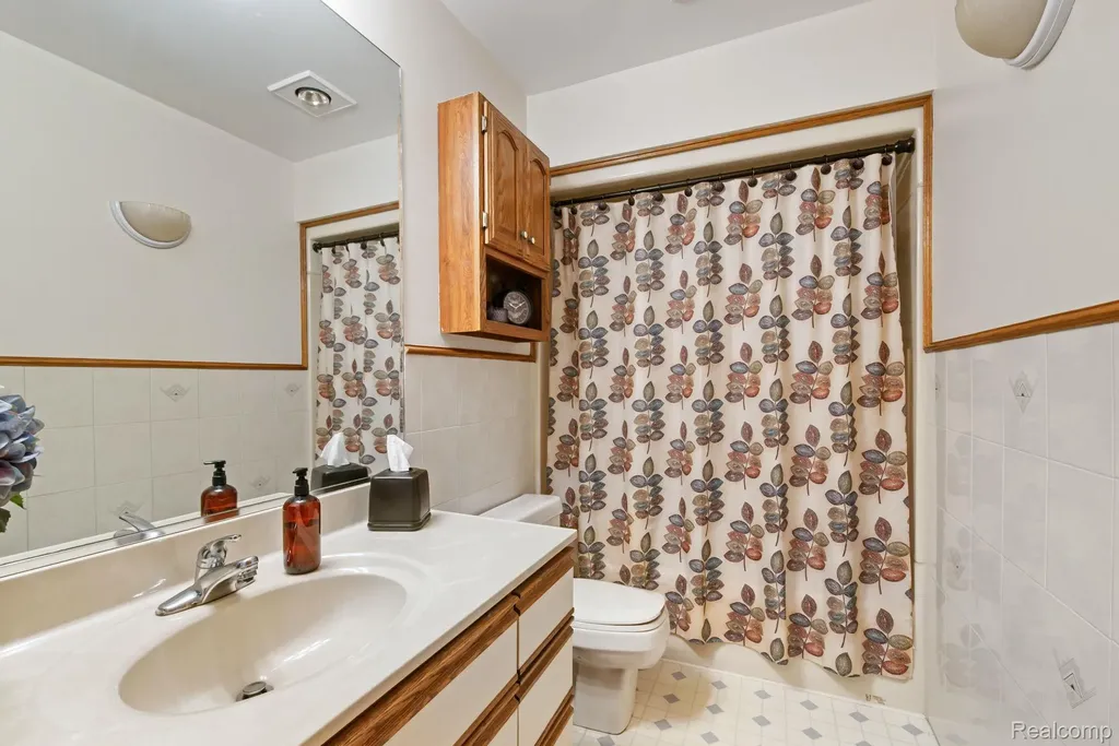 33630 Viceroy Drive Sterling Heights City MI 48310