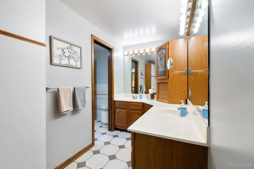 33630 Viceroy Drive Sterling Heights City MI 48310