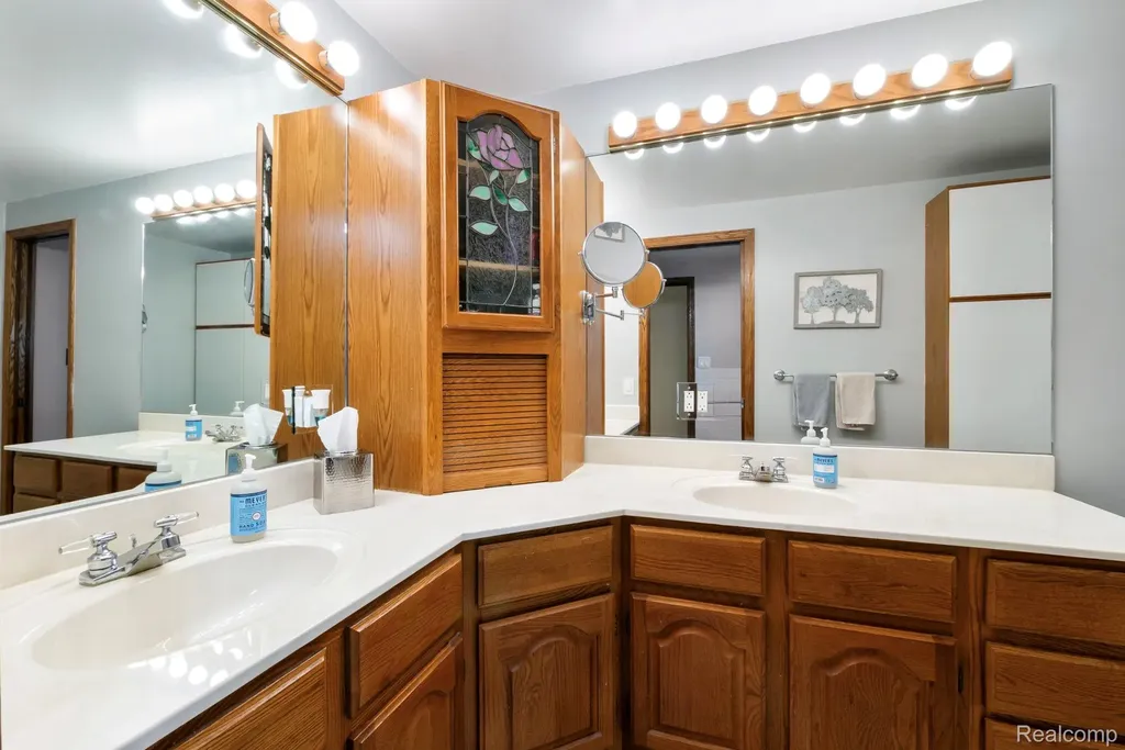 33630 Viceroy Drive Sterling Heights City MI 48310