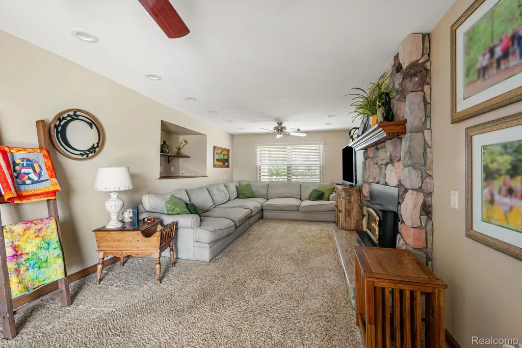 33630 Viceroy Drive Sterling Heights City MI 48310