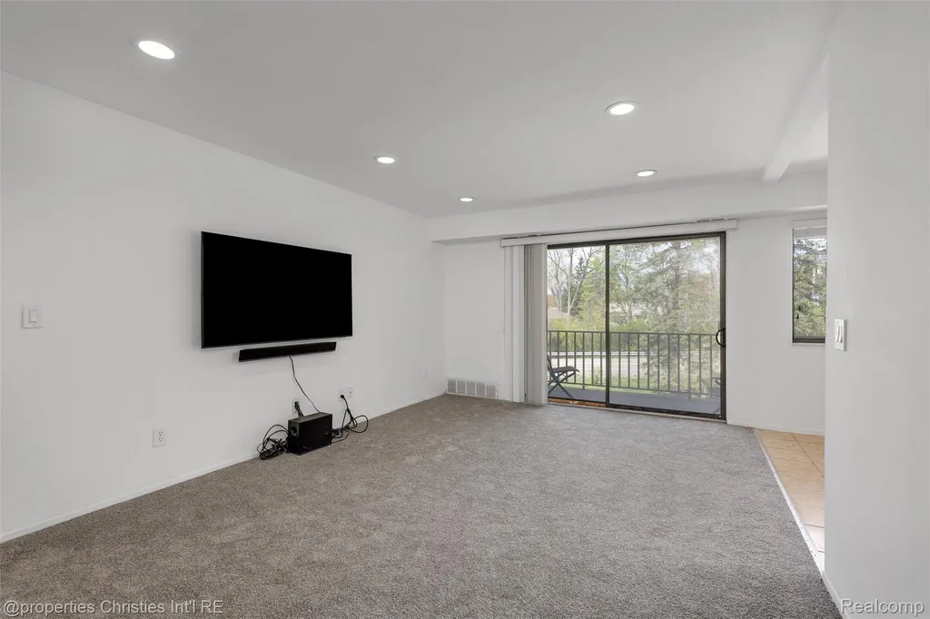 3805 S Lone Pine Road West Bloomfield Charter Township MI 48323