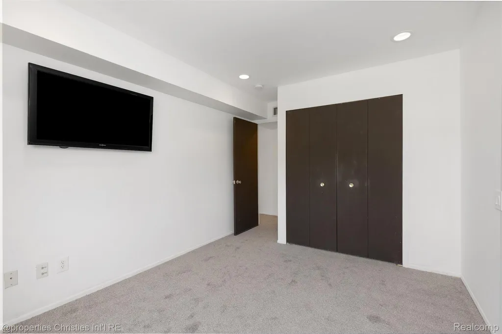 3805 S Lone Pine Road West Bloomfield Charter Township MI 48323