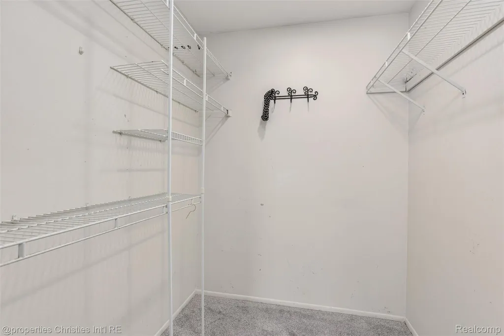 3805 S Lone Pine Road West Bloomfield Charter Township MI 48323