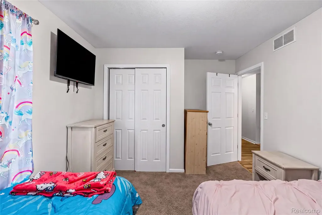 470 E Wood Street Flint City MI 48503