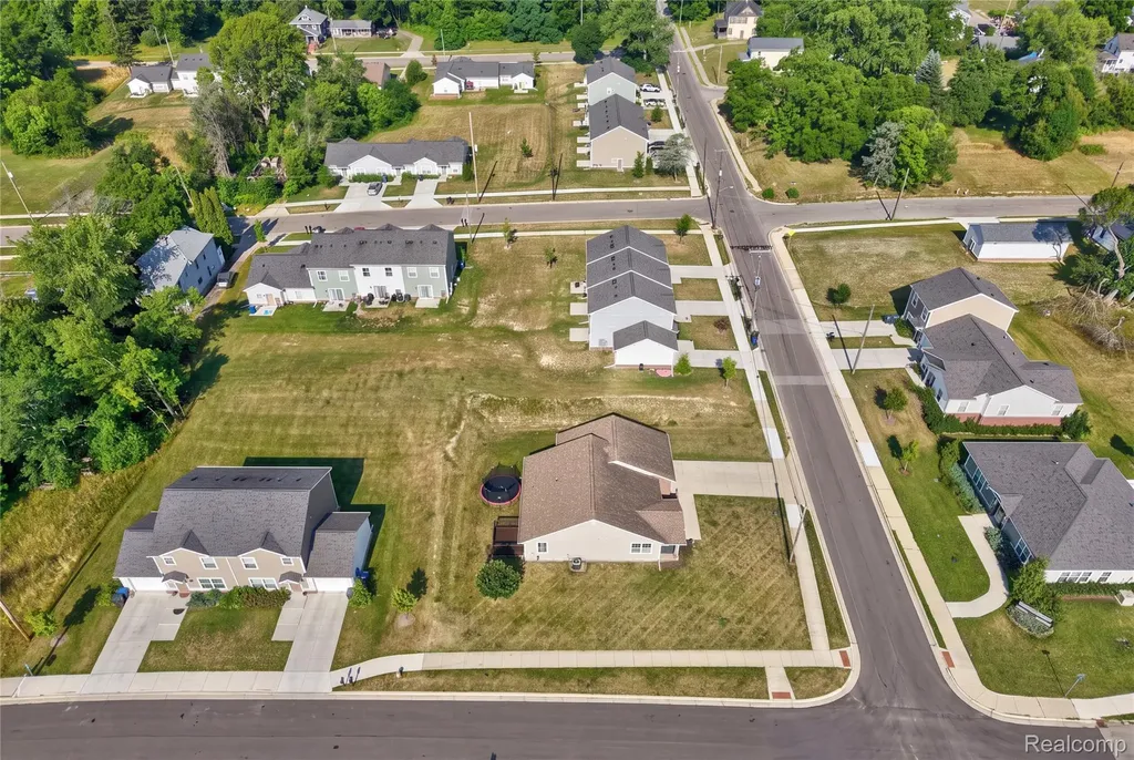 470 E Wood Street Flint City MI 48503