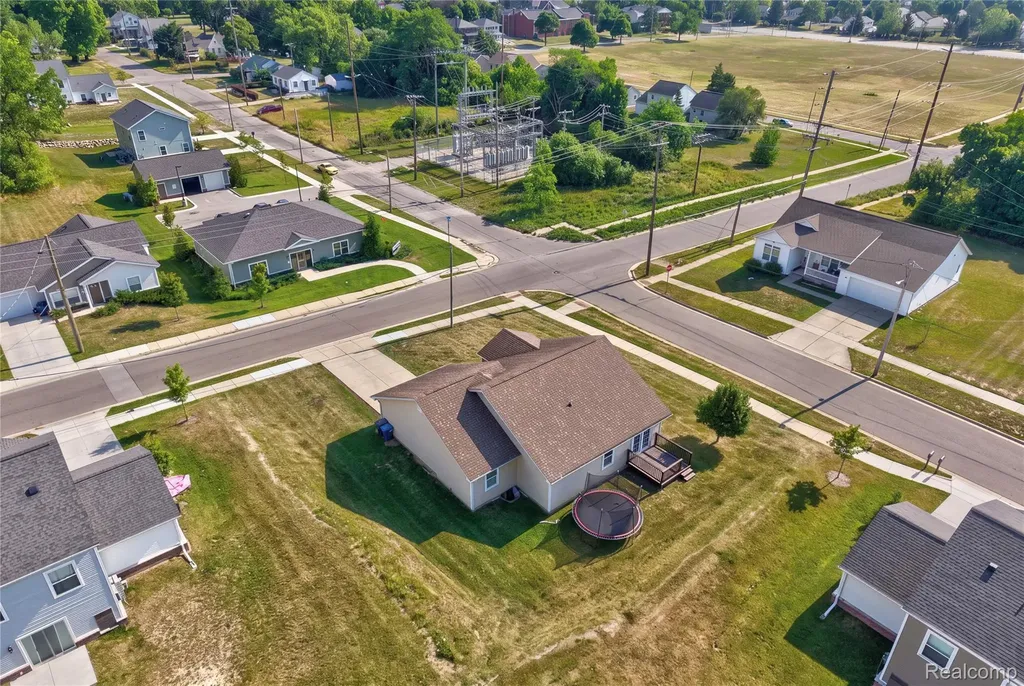 470 E Wood Street Flint City MI 48503