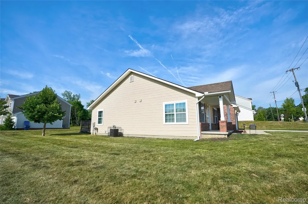 470 E Wood Street Flint City MI 48503