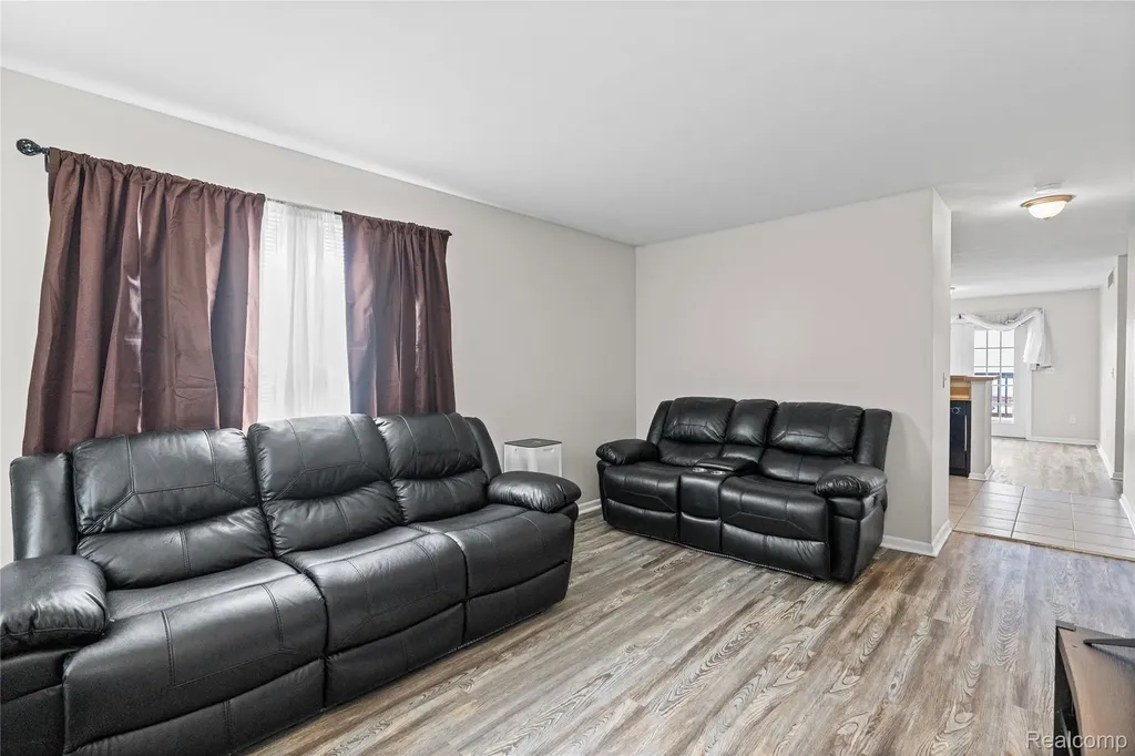 470 E Wood Street Flint City MI 48503