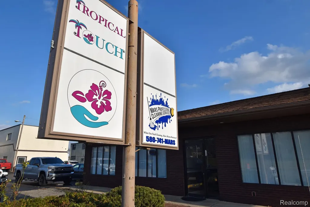 311 Southbound Gratiot Avenue Mt. Clemens City MI 48043