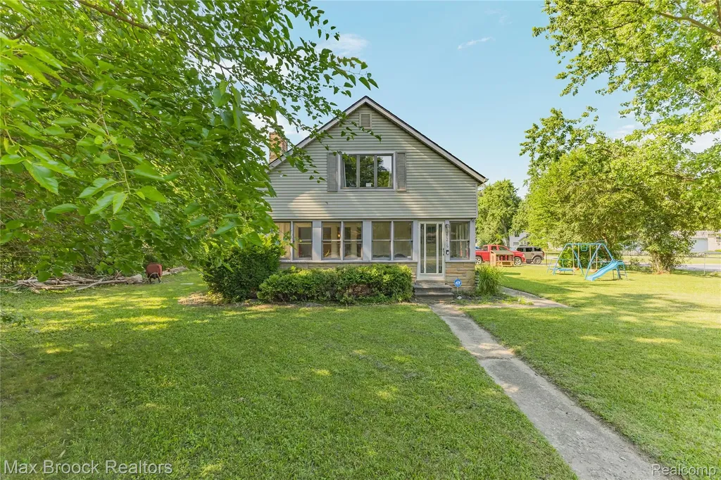 27216 Shiawassee Road Southfield City MI 48033