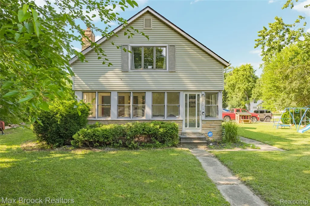 27216 Shiawassee Road Southfield City MI 48033