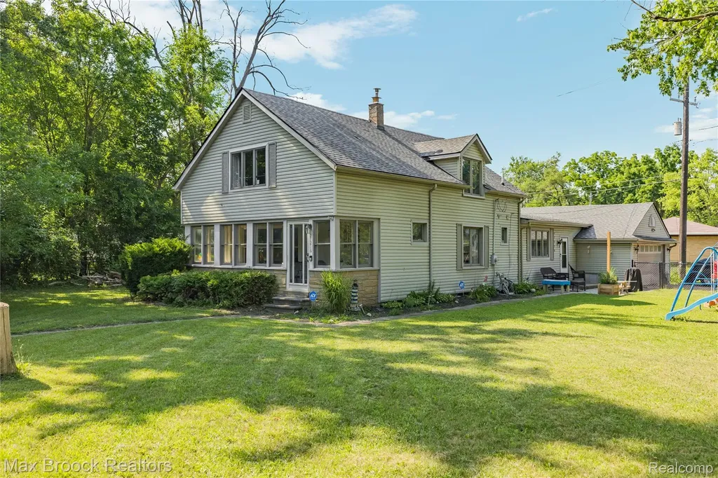 27216 Shiawassee Road Southfield City MI 48033