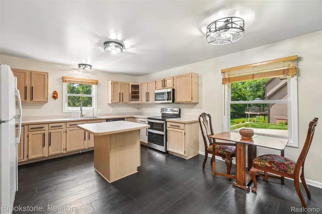 6423 Southampton Drive Independence Charter Township MI 48346