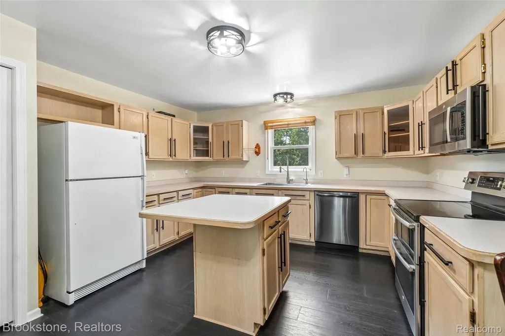 6423 Southampton Drive Independence Charter Township MI 48346