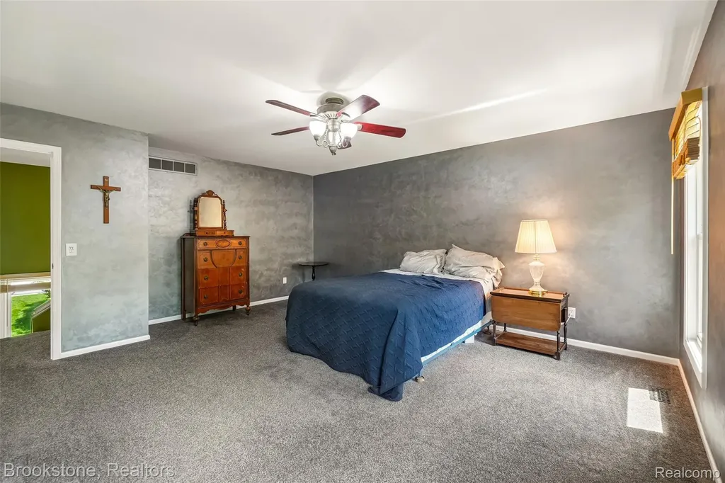 6423 Southampton Drive Independence Charter Township MI 48346