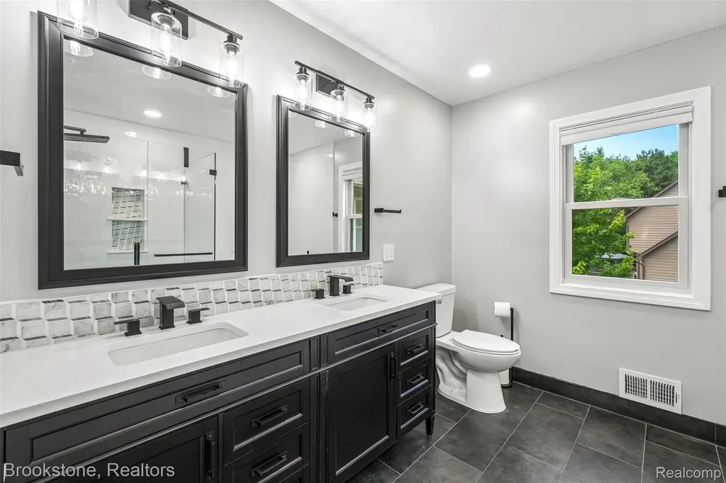 6423 Southampton Drive Independence Charter Township MI 48346