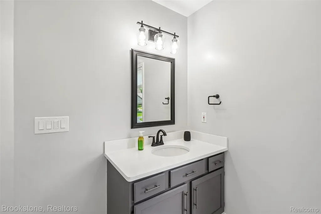 6423 Southampton Drive Independence Charter Township MI 48346