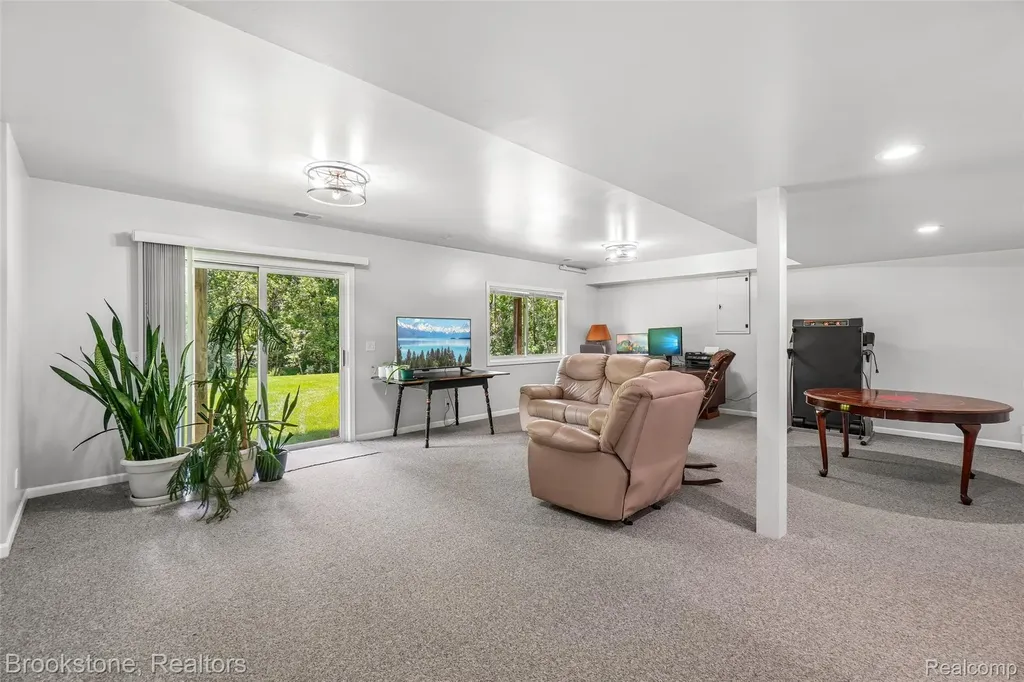 6423 Southampton Drive Independence Charter Township MI 48346