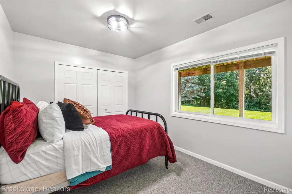 6423 Southampton Drive Independence Charter Township MI 48346