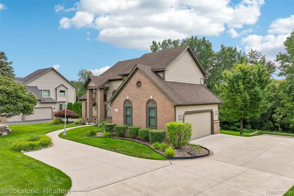 6423 Southampton Drive Independence Charter Township MI 48346